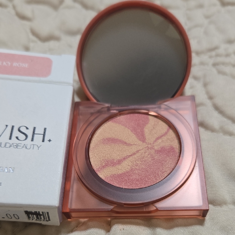 Huda Beauty  - Milky Rose